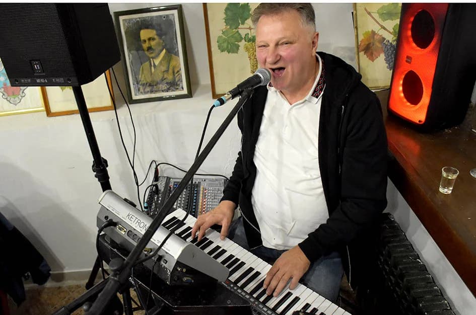 MARTINJE PROSLAVILI ČLANOVI UDRUGE „STJEPAN KOYDL“ IZ POŽEGE: Zlatko Vuković preuzeo obveze vinskog kuma
