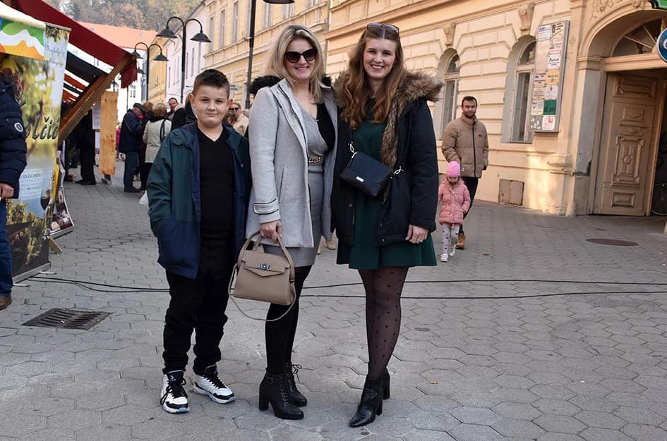 „Njegova uzoritost“ Vlado Bauer - vinski kardinal obavio krštenje mošta u požeškoj pješačkoj zoni