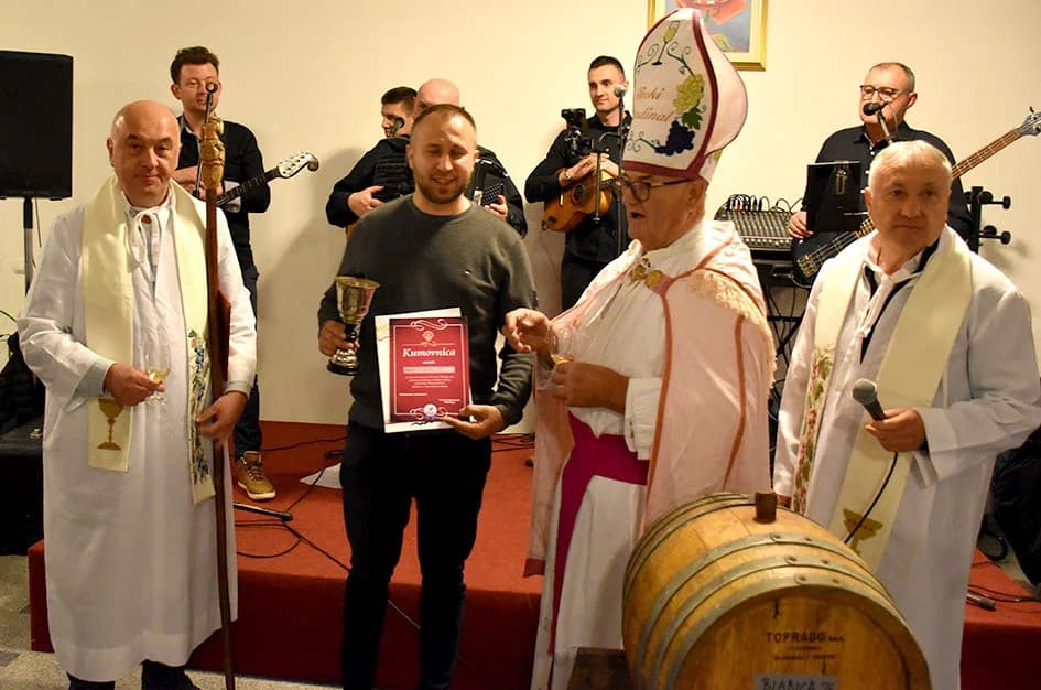 ODRŽANO TRADICIONALNI MARTINJE KOD IVE ENJINGIJA U HRNJEVCU: Ovogodišnji vinski kum Marko Galić, požeški poduzetnik