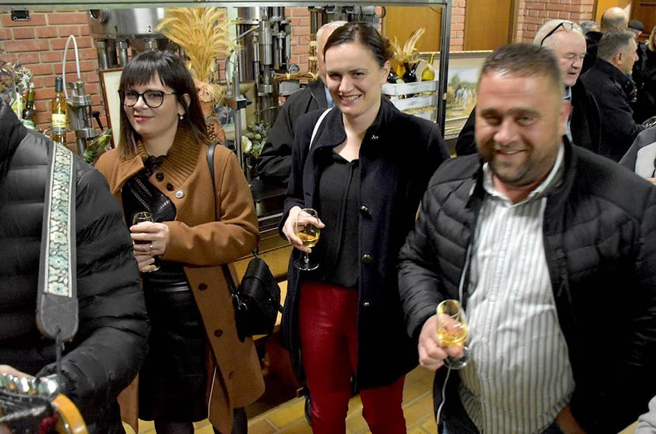 ODRŽANO TRADICIONALNI MARTINJE KOD IVE ENJINGIJA U HRNJEVCU: Ovogodišnji vinski kum Marko Galić, požeški poduzetnik