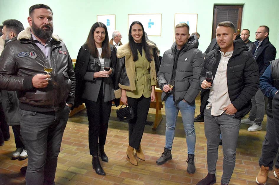 ODRŽANO TRADICIONALNI MARTINJE KOD IVE ENJINGIJA U HRNJEVCU: Ovogodišnji vinski kum Marko Galić, požeški poduzetnik