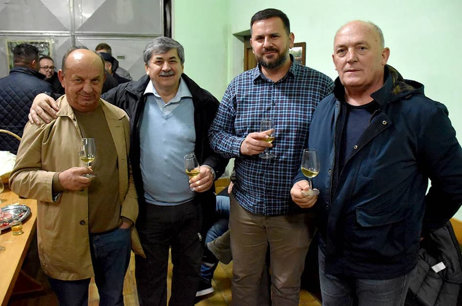 ODRŽANO TRADICIONALNI MARTINJE KOD IVE ENJINGIJA U HRNJEVCU: Ovogodišnji vinski kum Marko Galić, požeški poduzetnik