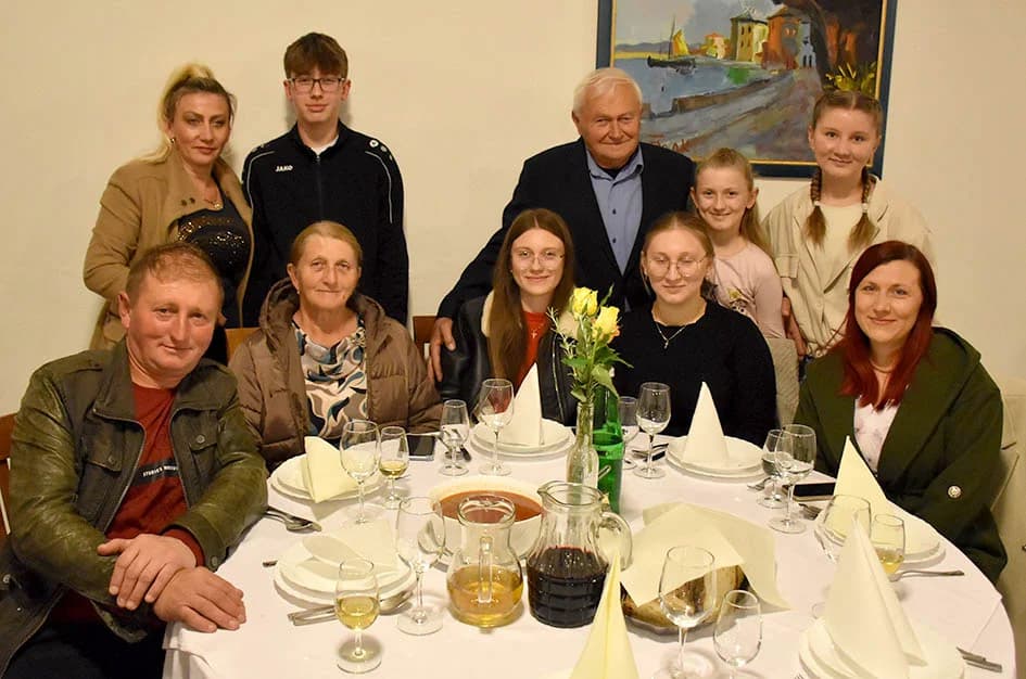 ODRŽANO TRADICIONALNI MARTINJE KOD IVE ENJINGIJA U HRNJEVCU: Ovogodišnji vinski kum Marko Galić, požeški poduzetnik