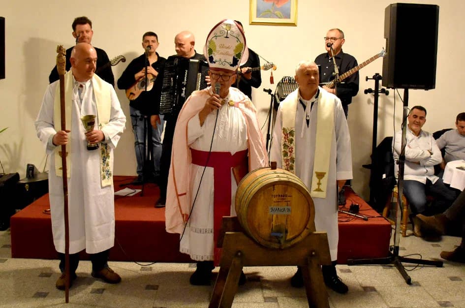 ODRŽANO TRADICIONALNI MARTINJE KOD IVE ENJINGIJA U HRNJEVCU: Ovogodišnji vinski kum Marko Galić, požeški poduzetnik