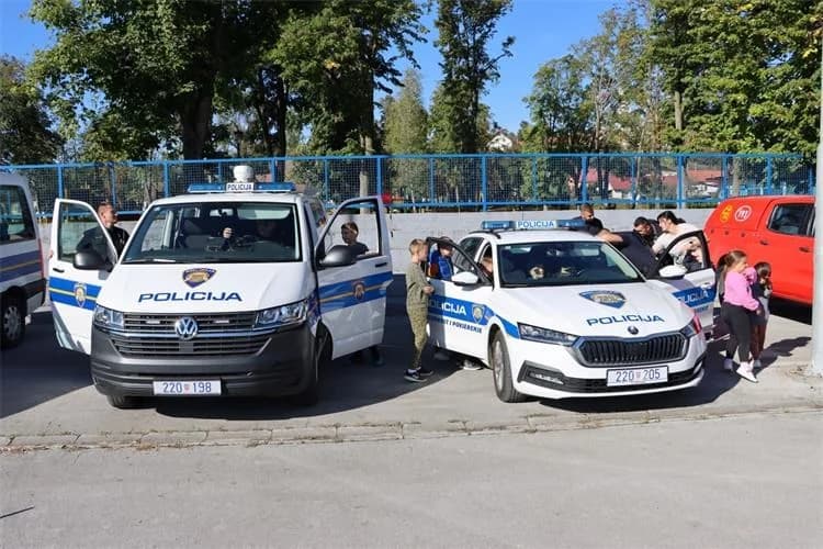 [FOTO] Policijski službenici sudjelovali na obilježavanju Dječjeg tjedna u Pleternici