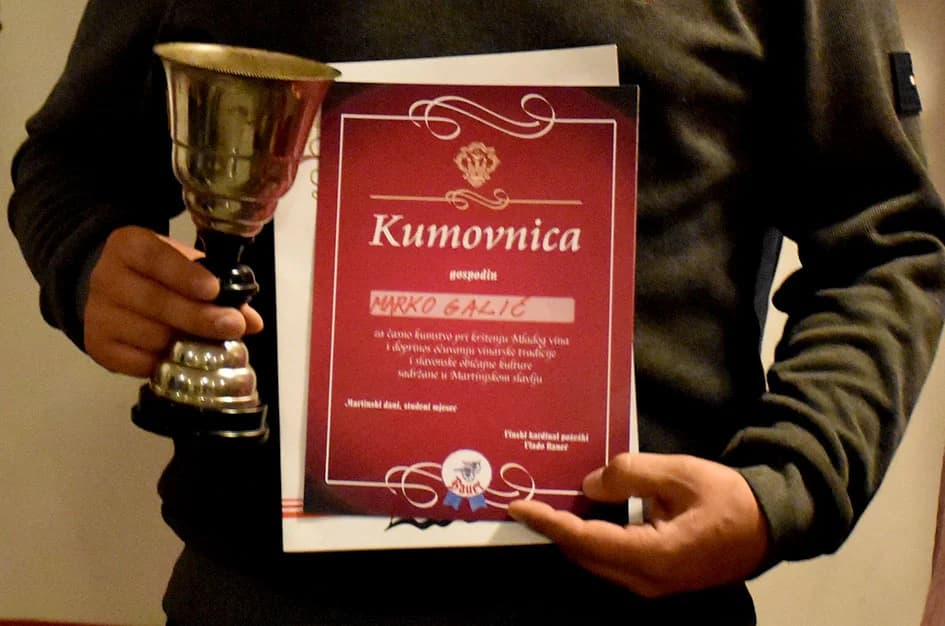 ODRŽANO TRADICIONALNI MARTINJE KOD IVE ENJINGIJA U HRNJEVCU: Ovogodišnji vinski kum Marko Galić, požeški poduzetnik