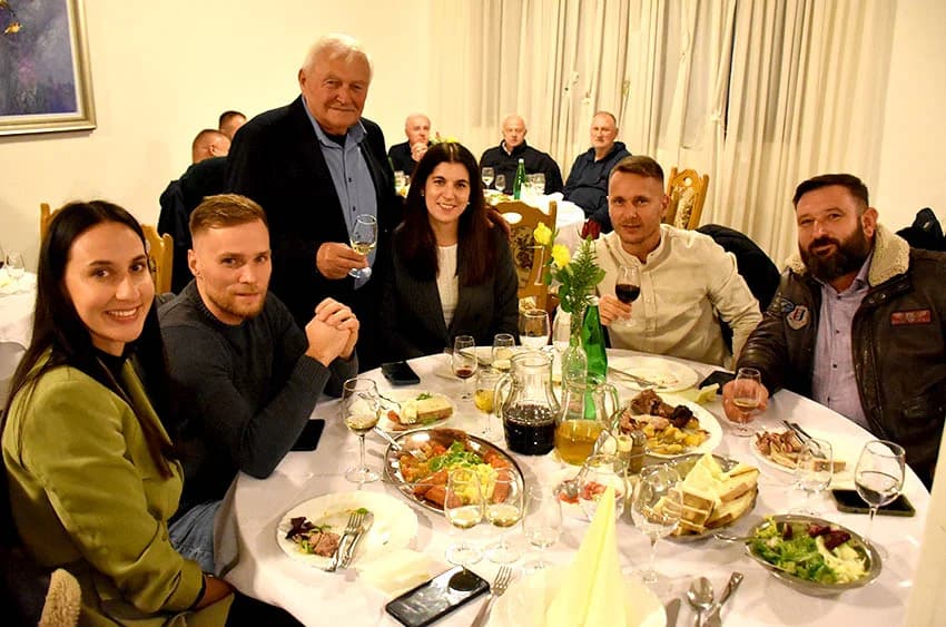 ODRŽANO TRADICIONALNI MARTINJE KOD IVE ENJINGIJA U HRNJEVCU: Ovogodišnji vinski kum Marko Galić, požeški poduzetnik