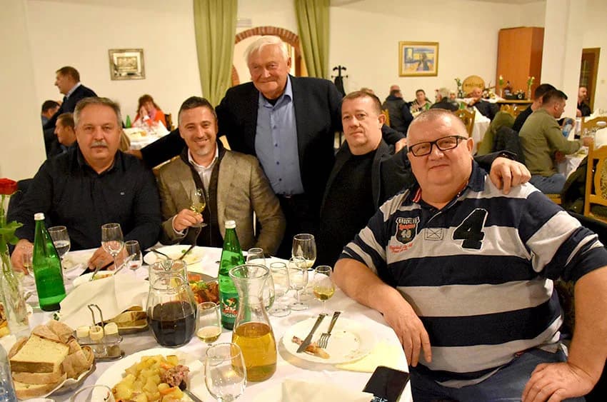 ODRŽANO TRADICIONALNI MARTINJE KOD IVE ENJINGIJA U HRNJEVCU: Ovogodišnji vinski kum Marko Galić, požeški poduzetnik