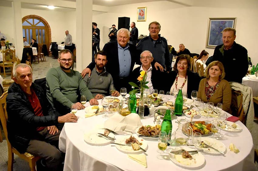 ODRŽANO TRADICIONALNI MARTINJE KOD IVE ENJINGIJA U HRNJEVCU: Ovogodišnji vinski kum Marko Galić, požeški poduzetnik