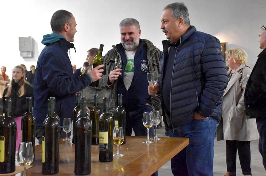 ODRŽANO TRADICIONALNI MARTINJE KOD IVE ENJINGIJA U HRNJEVCU: Ovogodišnji vinski kum Marko Galić, požeški poduzetnik