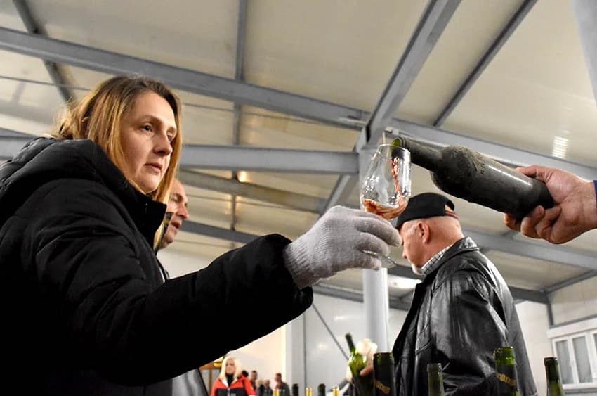 ODRŽANO TRADICIONALNI MARTINJE KOD IVE ENJINGIJA U HRNJEVCU: Ovogodišnji vinski kum Marko Galić, požeški poduzetnik