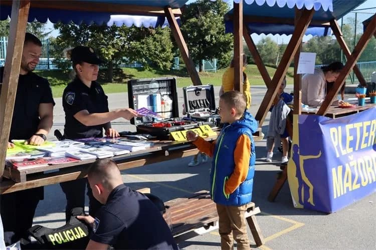 [FOTO] Policijski službenici sudjelovali na obilježavanju Dječjeg tjedna u Pleternici