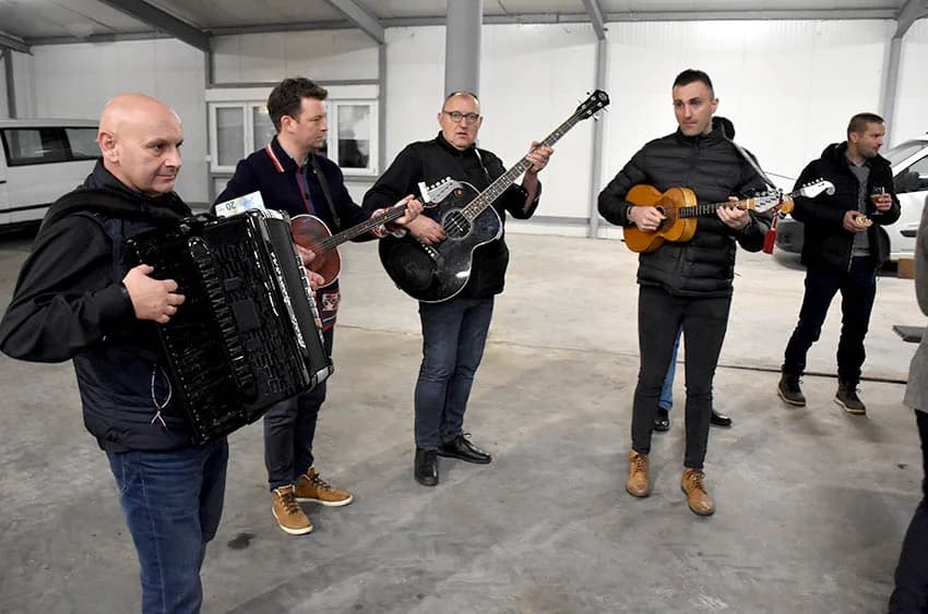 ODRŽANO TRADICIONALNI MARTINJE KOD IVE ENJINGIJA U HRNJEVCU: Ovogodišnji vinski kum Marko Galić, požeški poduzetnik