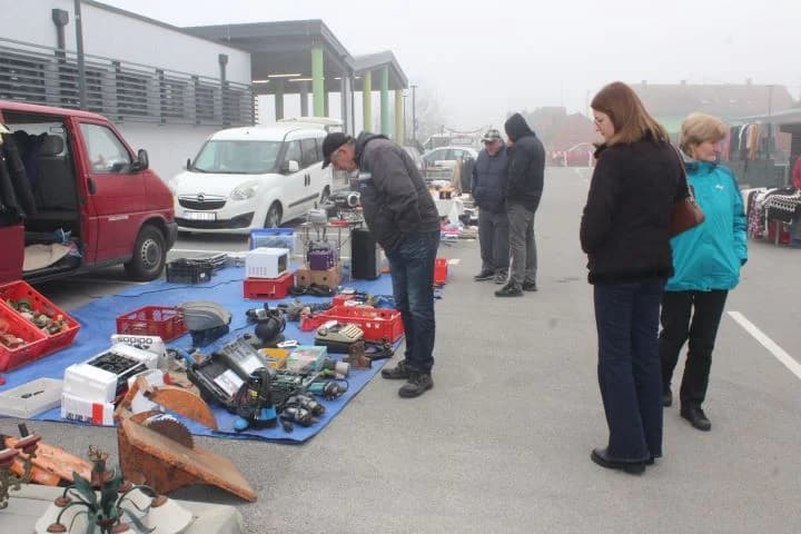 Na prostoru Gradske tržnice u Pleternici održan treći po redu „Buvljak i autopijac“