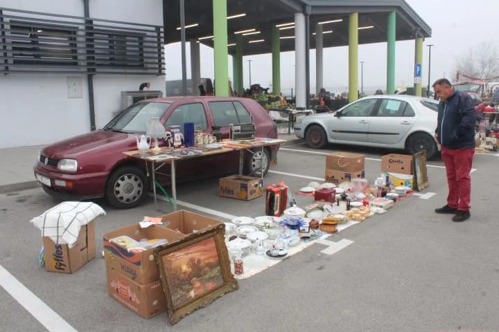 Na prostoru Gradske tržnice u Pleternici održan treći po redu „Buvljak i autopijac“