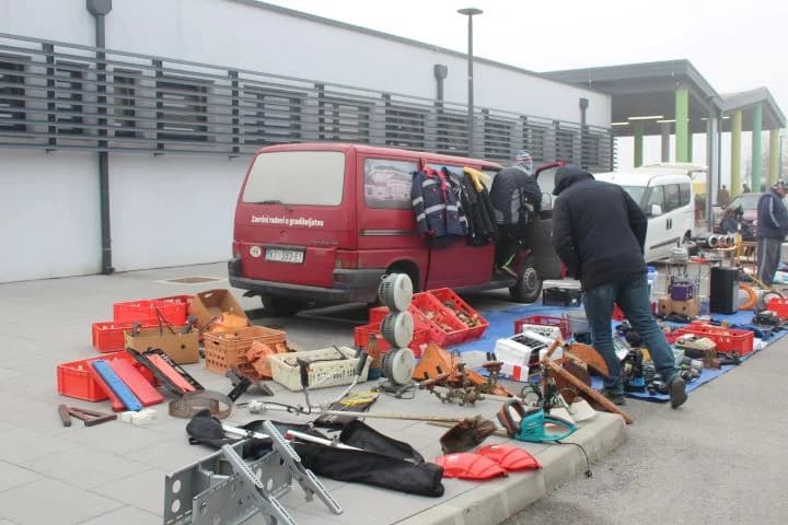 Na prostoru Gradske tržnice u Pleternici održan treći po redu „Buvljak i autopijac“