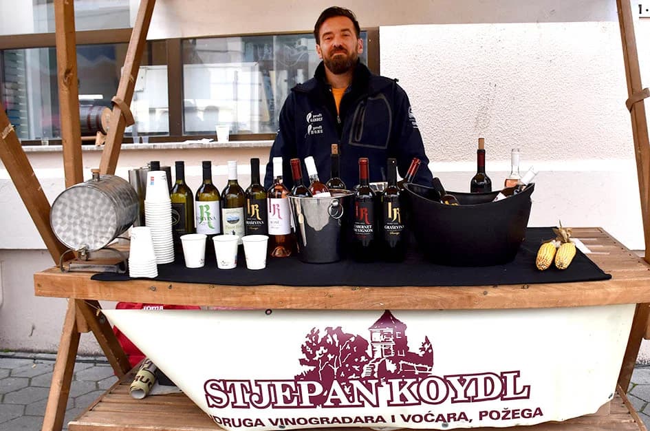 Jesenski sajam u požeškoj pješačkoj zoni okupio više od 60 izlagača