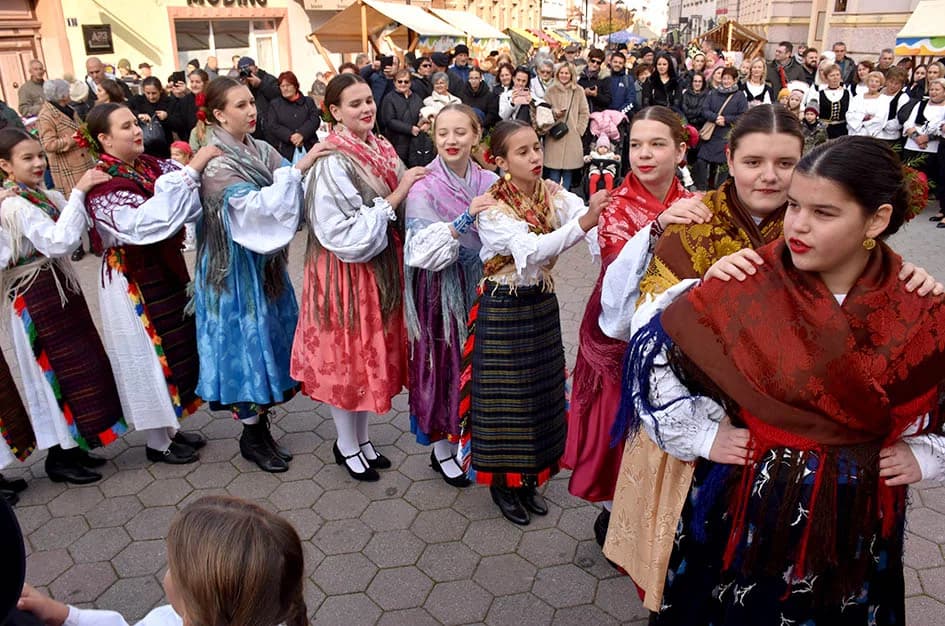 Jesenski sajam u požeškoj pješačkoj zoni okupio više od 60 izlagača