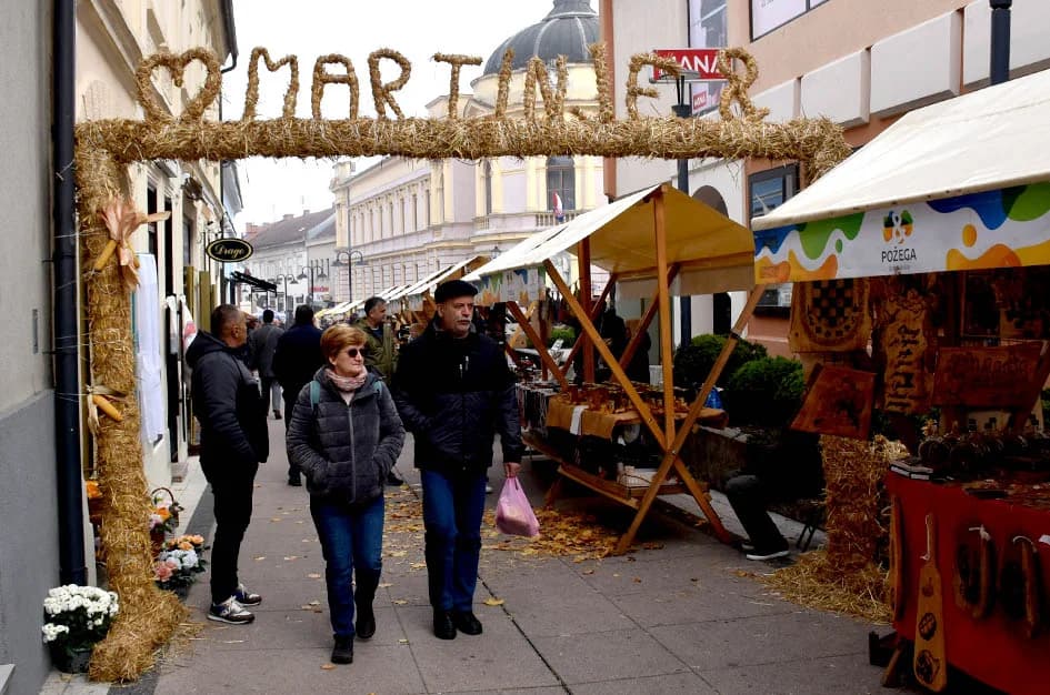 Jesenski sajam u požeškoj pješačkoj zoni okupio više od 60 izlagača