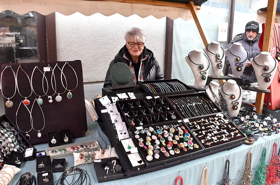 Jesenski sajam u požeškoj pješačkoj zoni okupio više od 60 izlagača