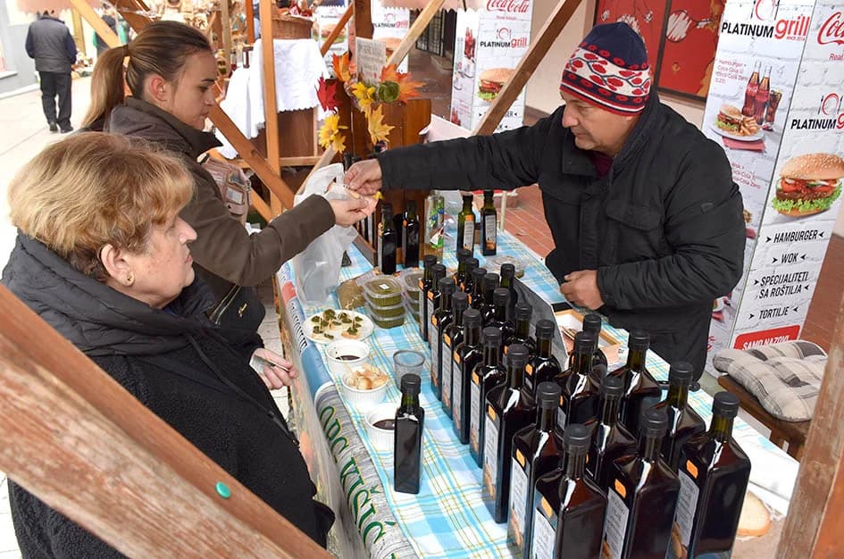 Jesenski sajam u požeškoj pješačkoj zoni okupio više od 60 izlagača