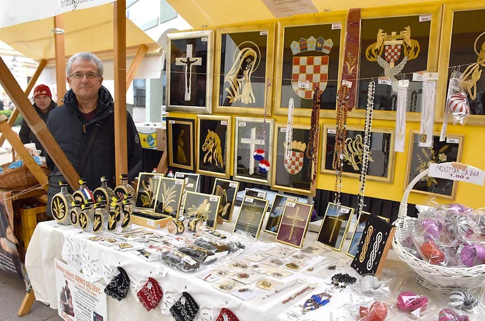 Jesenski sajam u požeškoj pješačkoj zoni okupio više od 60 izlagača