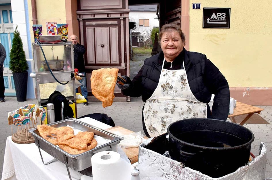 Jesenski sajam u požeškoj pješačkoj zoni okupio više od 60 izlagača