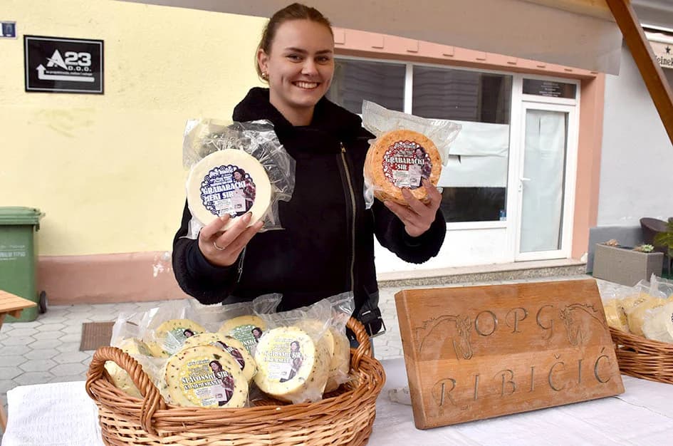 Jesenski sajam u požeškoj pješačkoj zoni okupio više od 60 izlagača