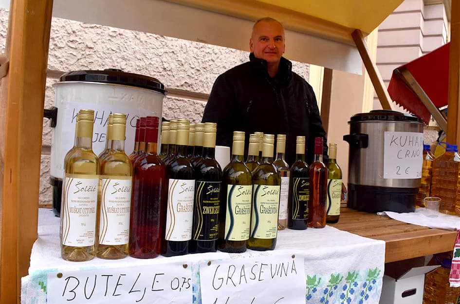 Jesenski sajam u požeškoj pješačkoj zoni okupio više od 60 izlagača