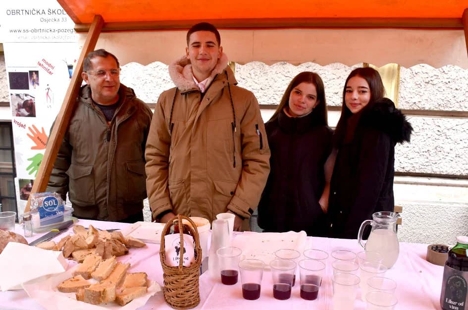 Jesenski sajam u požeškoj pješačkoj zoni okupio više od 60 izlagača