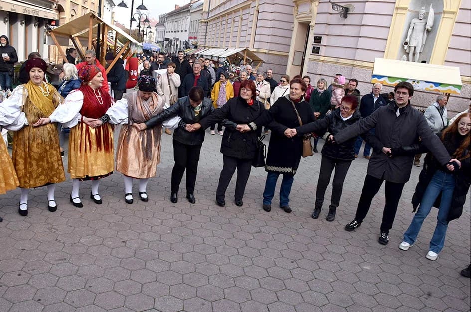 Jesenski sajam u požeškoj pješačkoj zoni okupio više od 60 izlagača