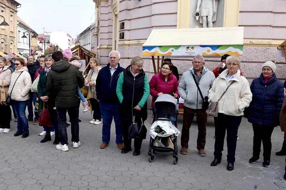 Jesenski sajam u požeškoj pješačkoj zoni okupio više od 60 izlagača