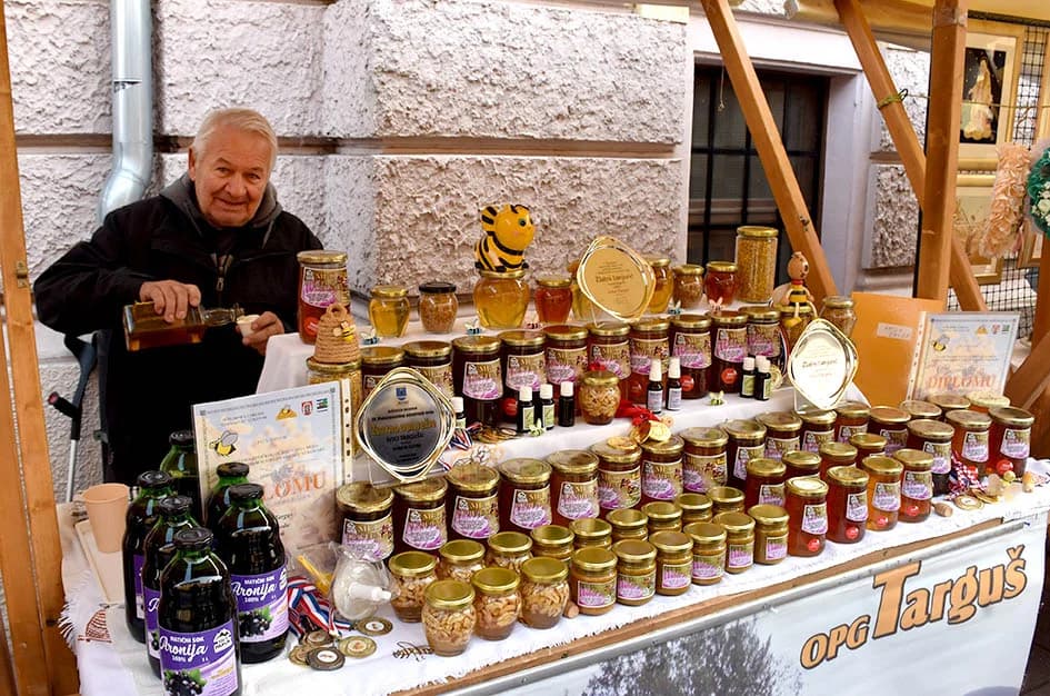 Jesenski sajam u požeškoj pješačkoj zoni okupio više od 60 izlagača