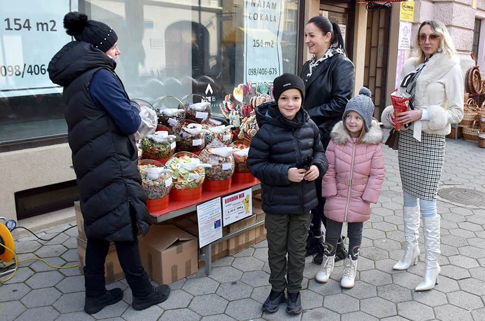 Jesenski sajam u požeškoj pješačkoj zoni okupio više od 60 izlagača