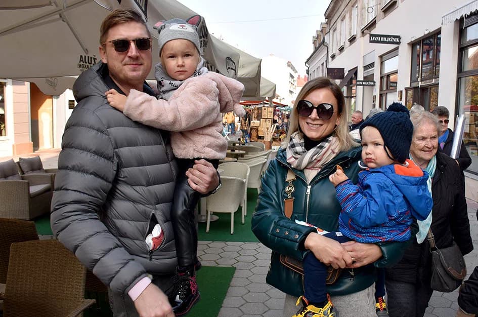 Jesenski sajam u požeškoj pješačkoj zoni okupio više od 60 izlagača