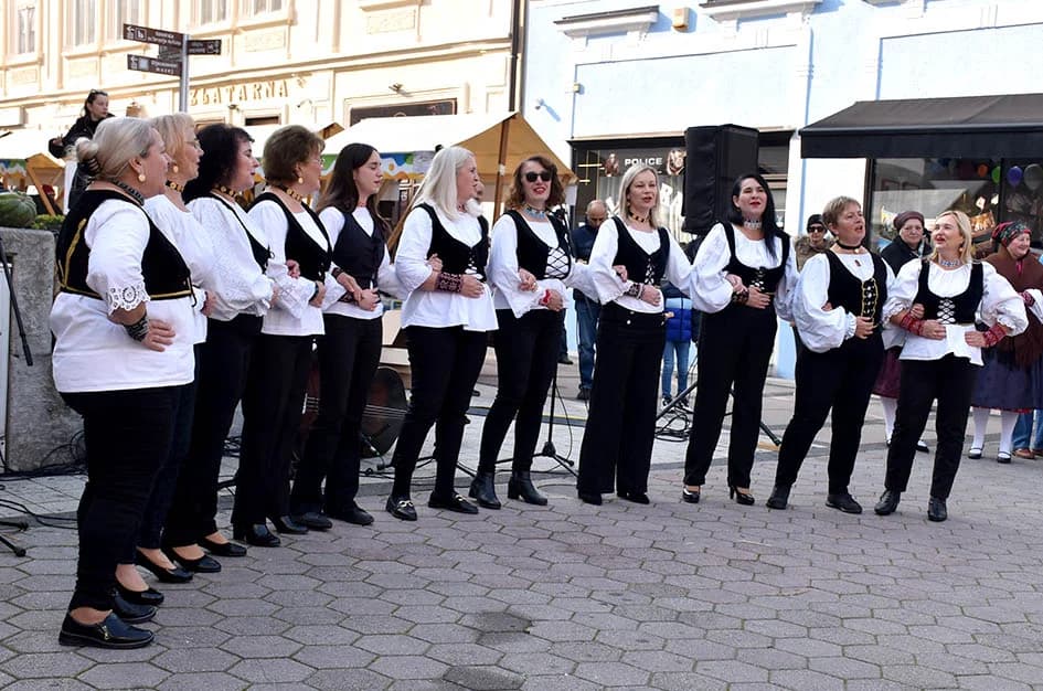 Jesenski sajam u požeškoj pješačkoj zoni okupio više od 60 izlagača