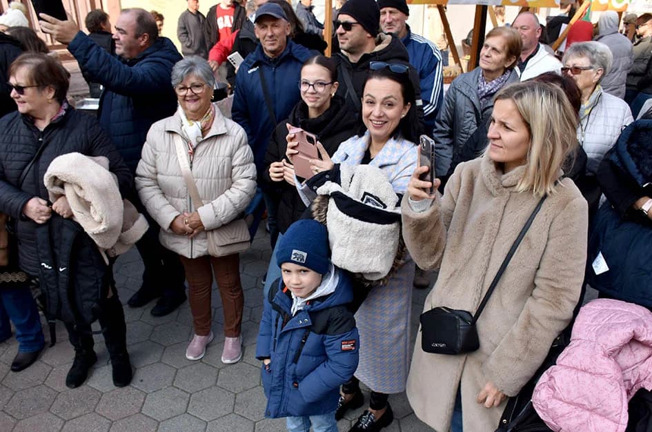 Jesenski sajam u požeškoj pješačkoj zoni okupio više od 60 izlagača