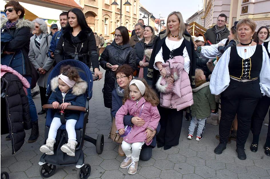 Jesenski sajam u požeškoj pješačkoj zoni okupio više od 60 izlagača