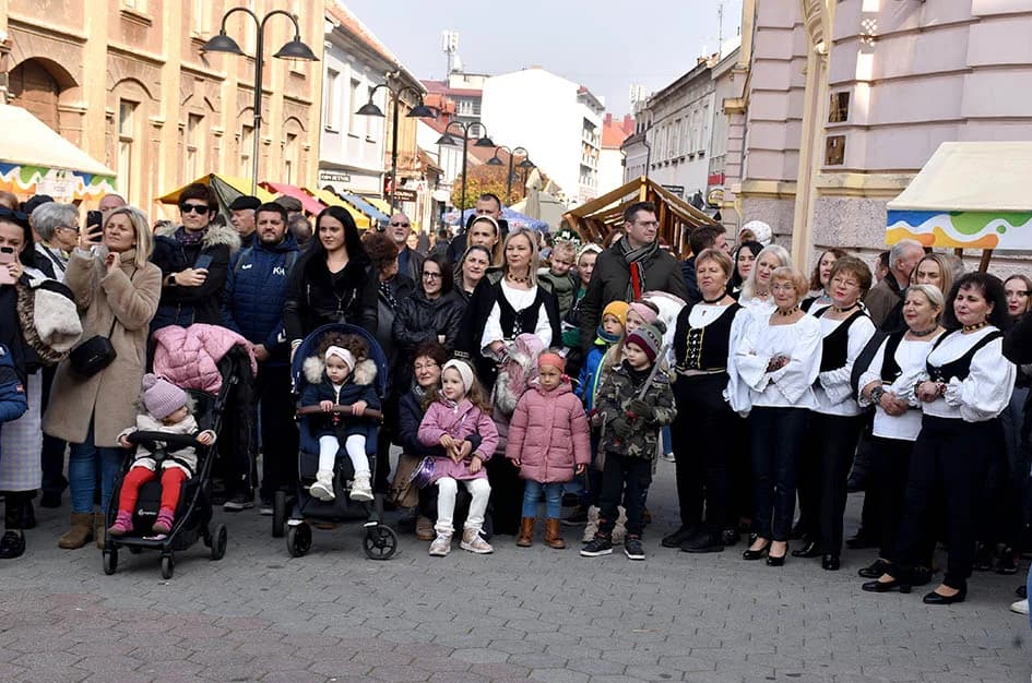 Jesenski sajam u požeškoj pješačkoj zoni okupio više od 60 izlagača
