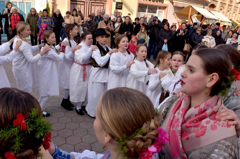 Jesenski sajam u požeškoj pješačkoj zoni okupio više od 60 izlagača