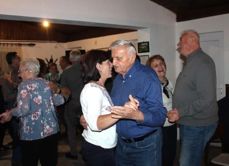 MATICA UMIROVLJENIKA GRADA PLETERNICE: Uz pjesmu i ples proslavili Martinje