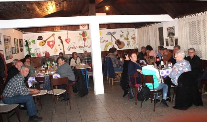 MATICA UMIROVLJENIKA GRADA PLETERNICE: Uz pjesmu i ples proslavili Martinje