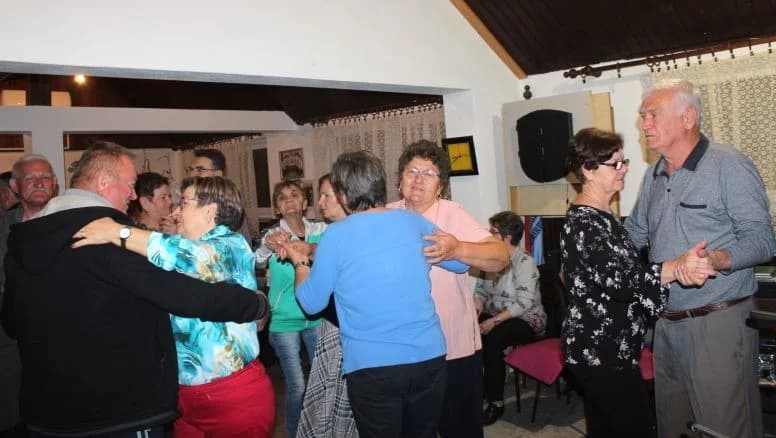 MATICA UMIROVLJENIKA GRADA PLETERNICE: Uz pjesmu i ples proslavili Martinje