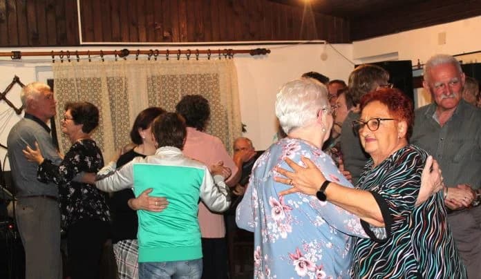 MATICA UMIROVLJENIKA GRADA PLETERNICE: Uz pjesmu i ples proslavili Martinje