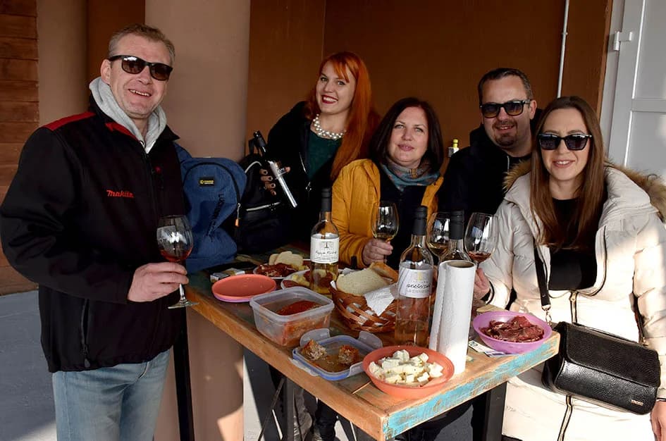 KUTJEVAČKI VINARI OTVORILI PODRUME:  Graševini u pohode ljubitelji sa svih strana