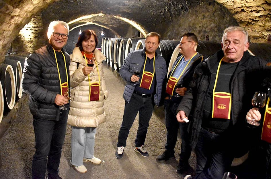 KUTJEVAČKI VINARI OTVORILI PODRUME:  Graševini u pohode ljubitelji sa svih strana