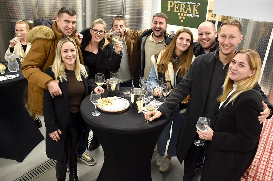 KUTJEVAČKI VINARI OTVORILI PODRUME:  Graševini u pohode ljubitelji sa svih strana