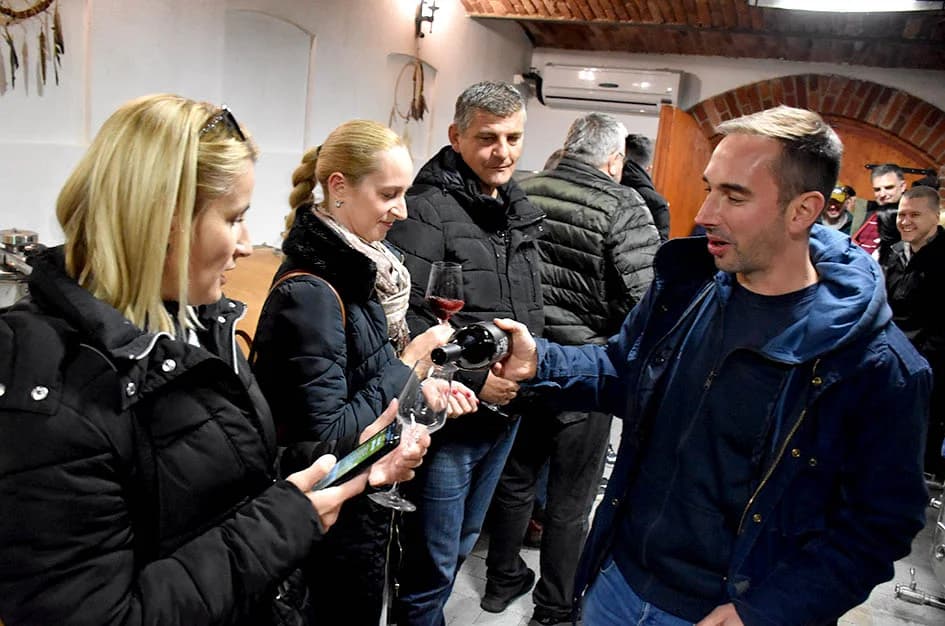 KUTJEVAČKI VINARI OTVORILI PODRUME:  Graševini u pohode ljubitelji sa svih strana