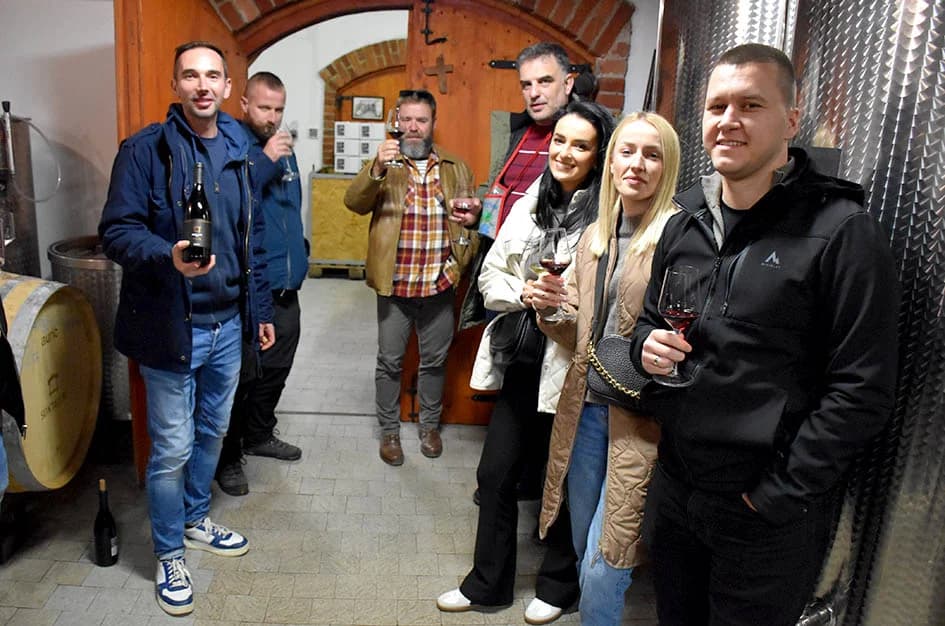 KUTJEVAČKI VINARI OTVORILI PODRUME:  Graševini u pohode ljubitelji sa svih strana