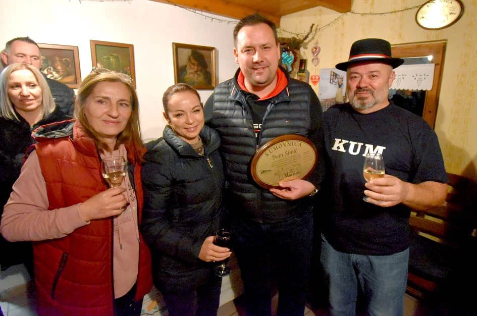 VUKOVIĆEVI NA POŽEŠKOM SOKOLOVCU SLAVILI MARTINJE:  Tradicija duga četrnaest godina